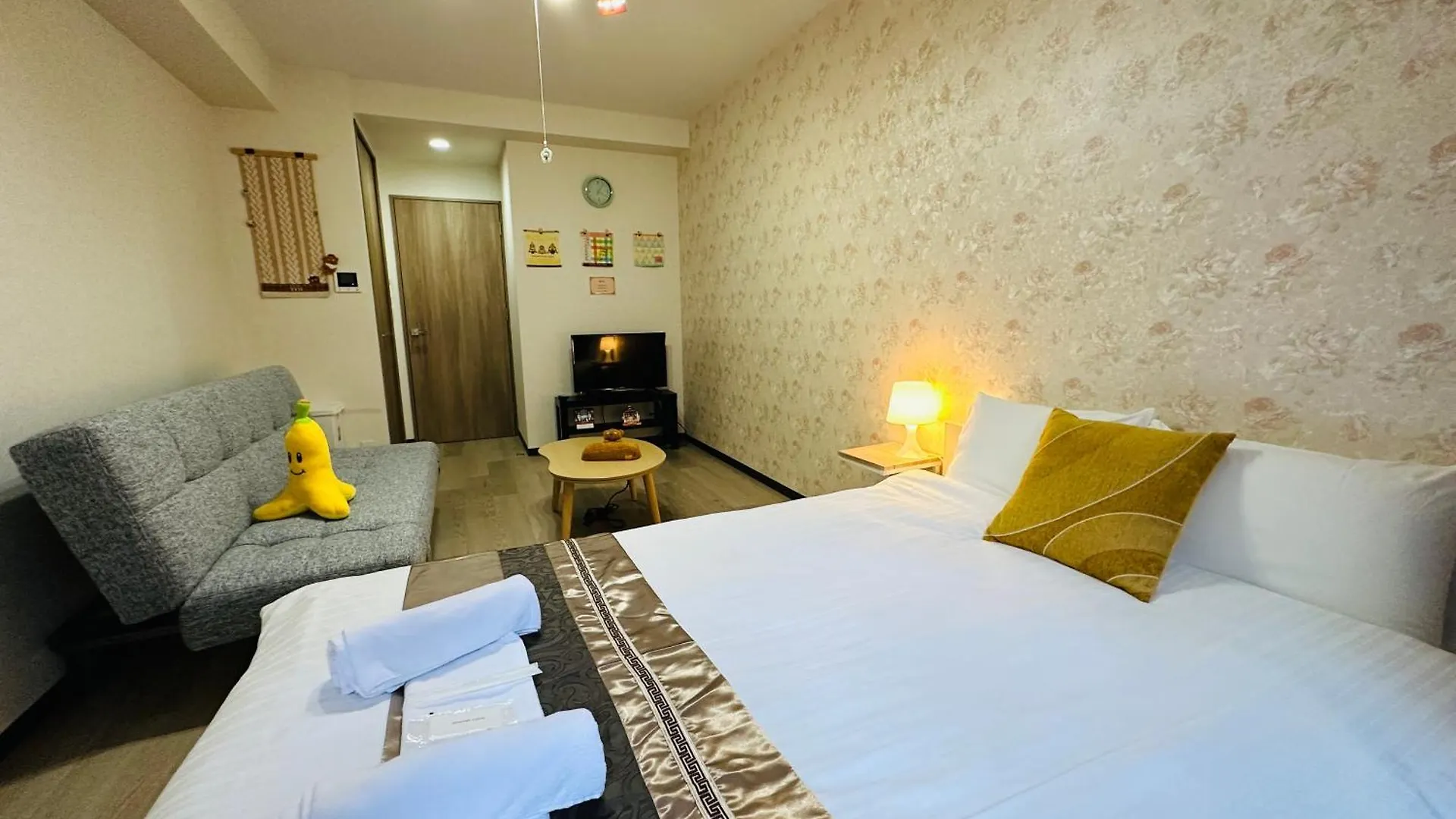 Apartment 1102黒門市場1分!道頓堀まで徒歩8分!心斎橋まで徒歩9分!関西空港とusj直行電車バスあり Osaka